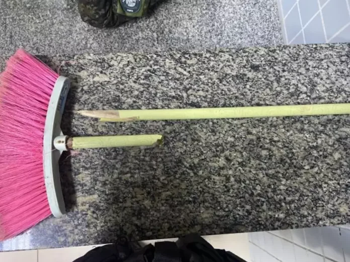 Homem procura a Polícia após levar surra da companheira com cabo de vassoura na Capital
