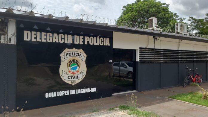 Mulher é presa em flagrante por tentativa de homicídio com machado em Guia Lopes da Laguna