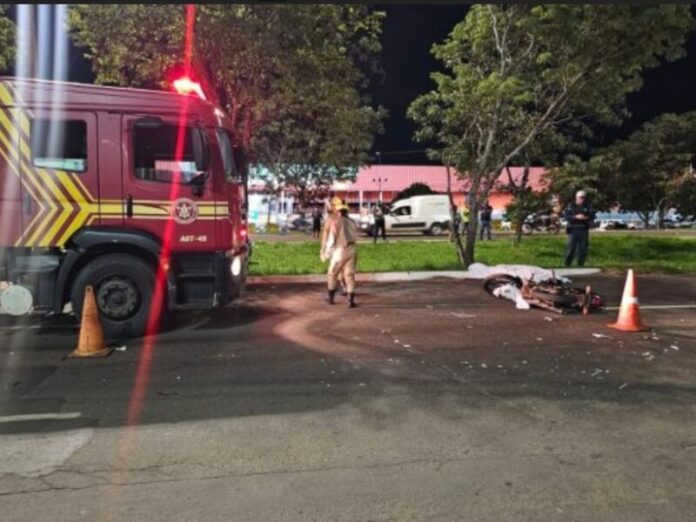 Mulher morre atropelada por motocicleta na Avenida Cônsul Assaf Trad