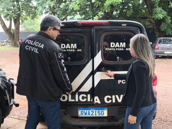 Homem invade delegacia para ameaçar mulher que recusou sexo com ele em MS