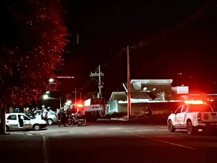 Suspeito morre em troca de tiros após perseguição com a PM em Costa Rica