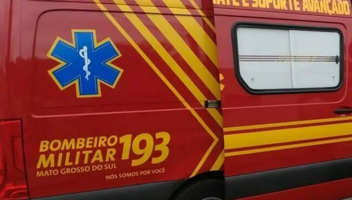 Carro capota após motorista tentar desviar de veículo na BR-262, em Campo Grande
