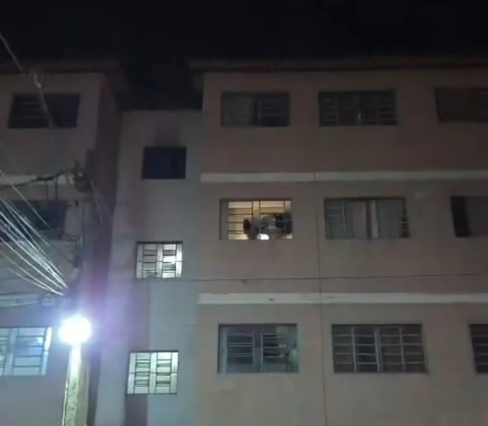 Fogo atinge apartamento e três animais são resgatados no Jardim Leblon
