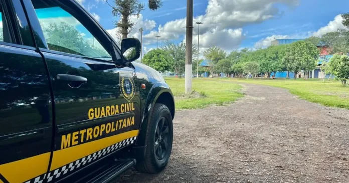 Homem invade residência armado e efetua seis disparos no Rita Vieira
