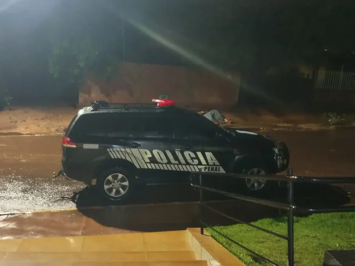 Homem sai de rolê com viatura da Polícia Penal e termina na delegacia em Jaraguari