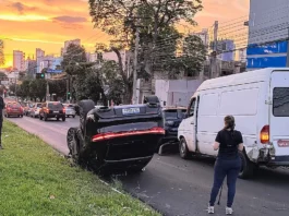 Porsche capota em acidente com três veículos na Mato Grosso